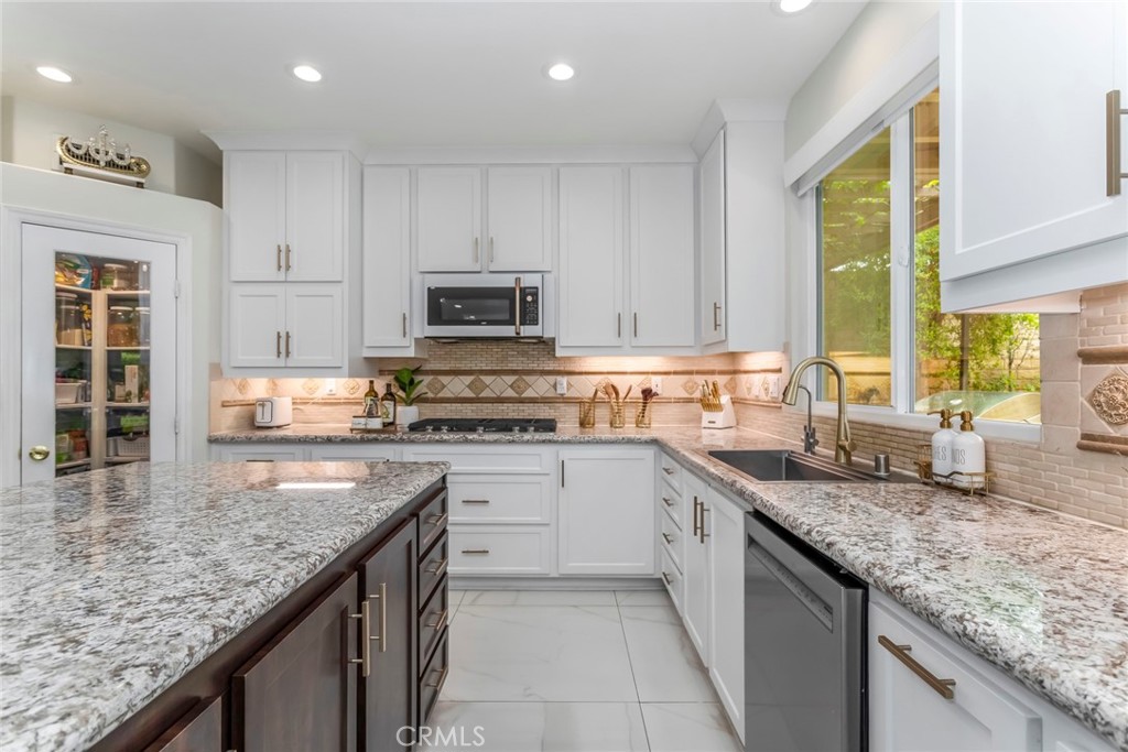 26010 Tennyson Lane Stevenson Ranch, CA 91381 - Photo 21 of 69