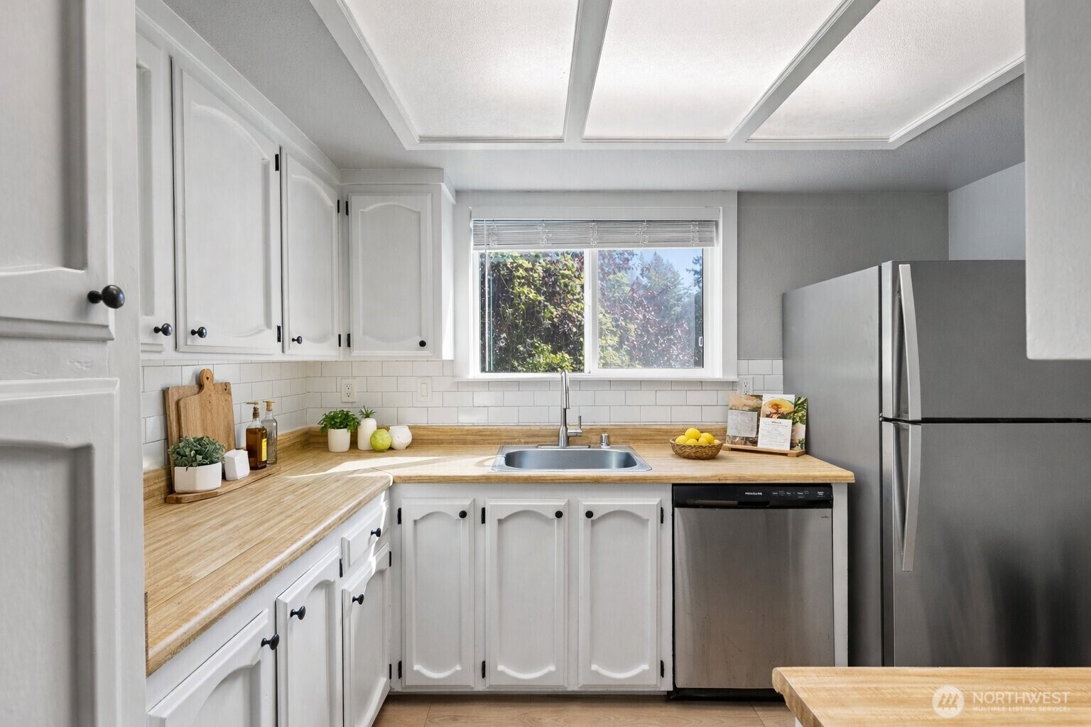 820 Cady Road, Unit H203 Everett, WA 98203 - Photo 12 of 30 a kitchen with stainless steel appliances granite countertop a refrigerator sink and cabinets
