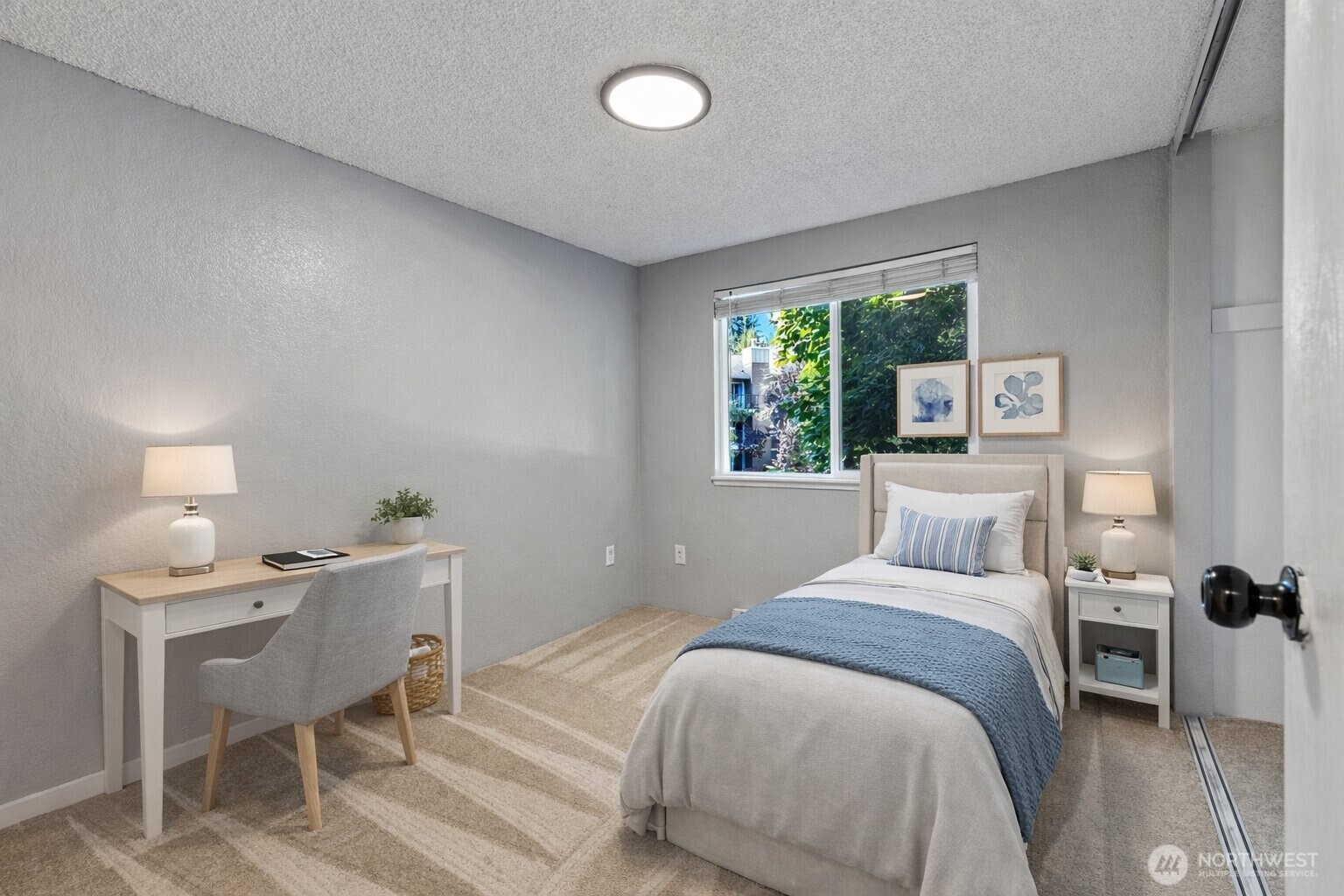 820 Cady Road, Unit H203 Everett, WA 98203 - Photo 20 of 30 a bedroom with a bed and a table