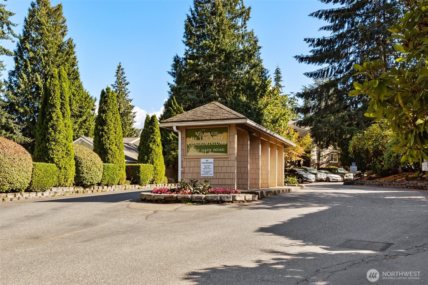 820 Cady Road, Unit H203 Everett, WA 98203 - Photo 22 of 30 a front view of a house with a yard and trees