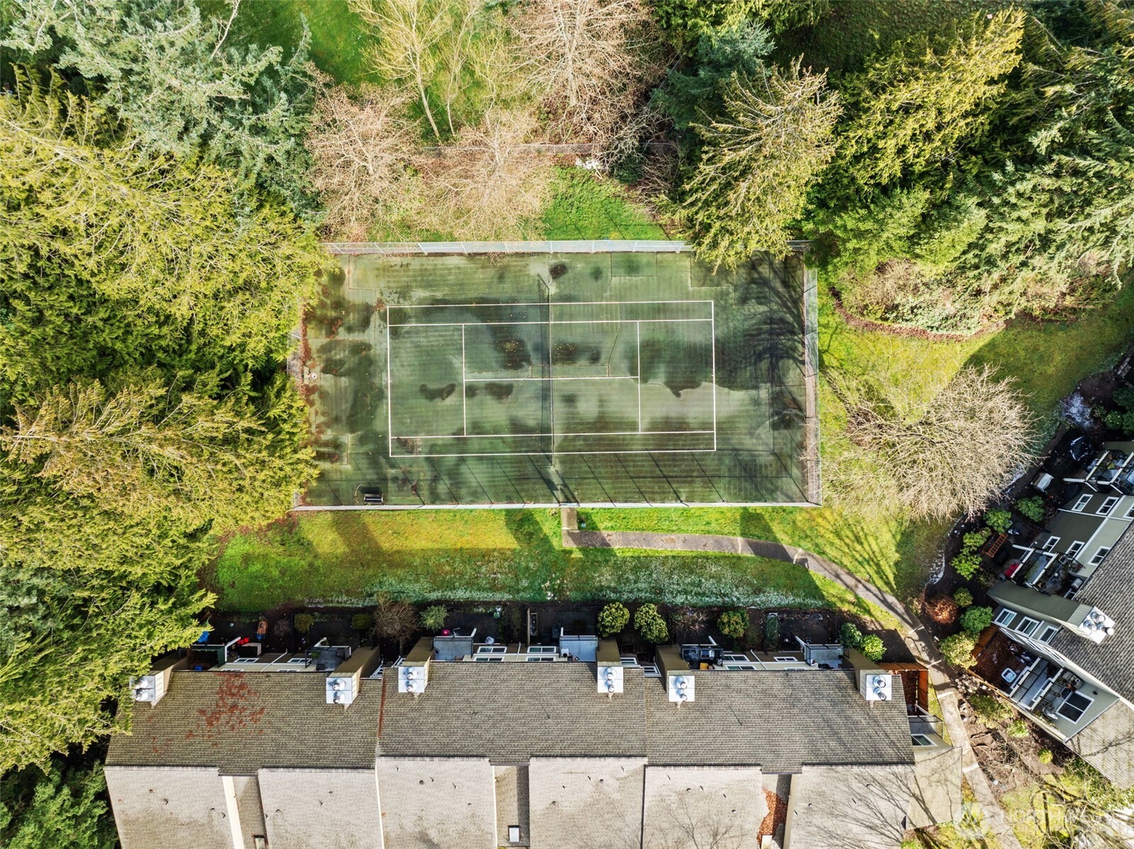 820 Cady Road, Unit H203 Everett, WA 98203 - Photo 27 of 30 a view of outdoor space with seating area and trees around