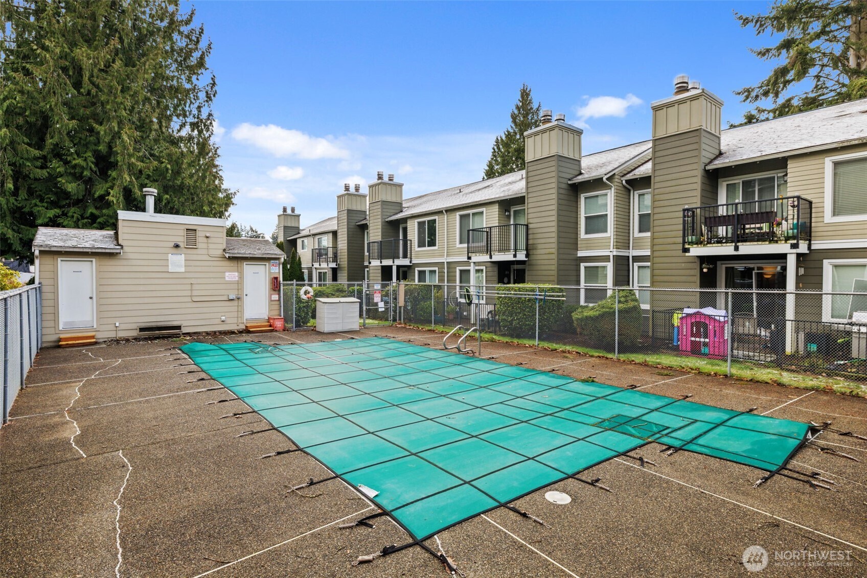 820 Cady Road, Unit H203 Everett, WA 98203 - Photo 28 of 30 a front view of a house with a yard and garage