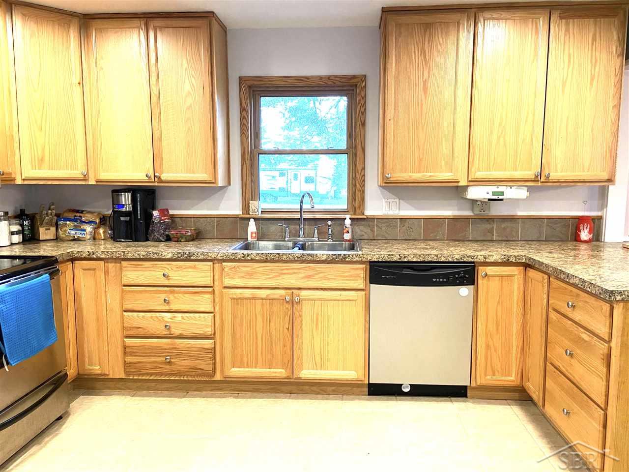 3921 East Kent Road Freeland, MI 48623 - Photo 11 of 30