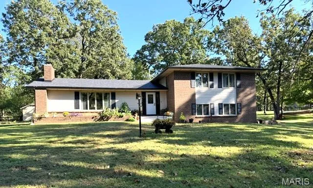 $286,900 | 20193 Southwest Oakwood Drive, Lebanon, MO 65536