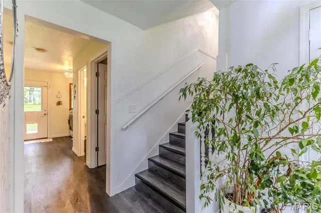 $286,900 | 20193 Southwest Oakwood Drive, Lebanon, MO 65536