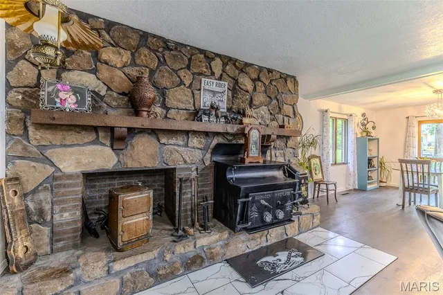 $286,900 | 20193 Southwest Oakwood Drive, Lebanon, MO 65536