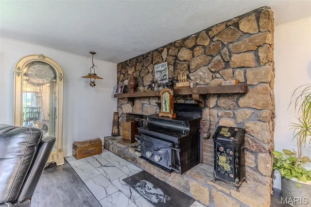 $286,900 | 20193 Southwest Oakwood Drive, Lebanon, MO 65536