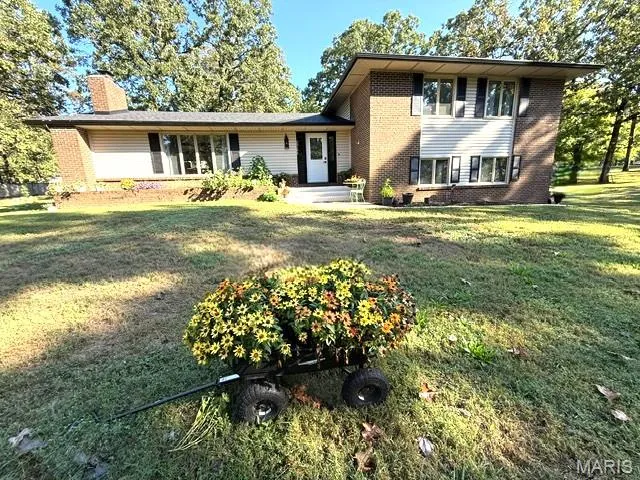 $286,900 | 20193 Southwest Oakwood Drive, Lebanon, MO 65536