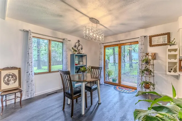 $286,900 | 20193 Southwest Oakwood Drive, Lebanon, MO 65536