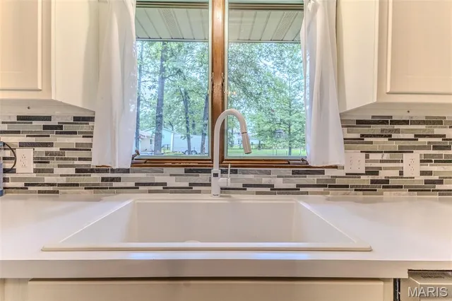 $286,900 | 20193 Southwest Oakwood Drive, Lebanon, MO 65536