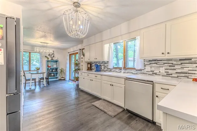 $286,900 | 20193 Southwest Oakwood Drive, Lebanon, MO 65536