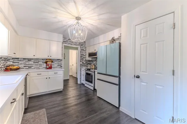 $286,900 | 20193 Southwest Oakwood Drive, Lebanon, MO 65536