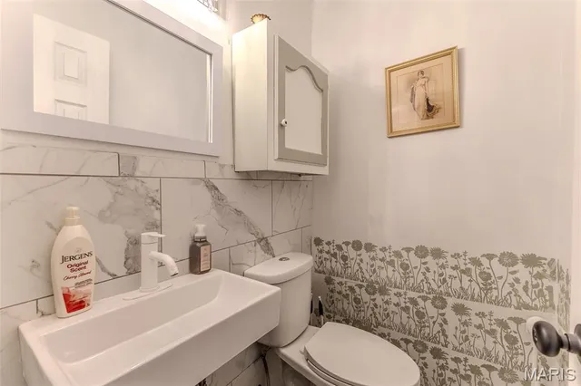 $286,900 | 20193 Southwest Oakwood Drive, Lebanon, MO 65536