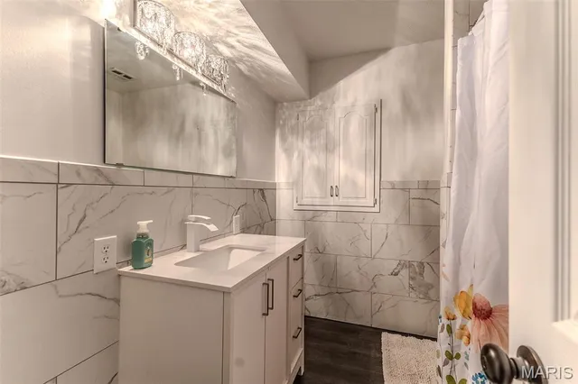 $286,900 | 20193 Southwest Oakwood Drive, Lebanon, MO 65536