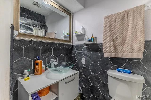 $286,900 | 20193 Southwest Oakwood Drive, Lebanon, MO 65536