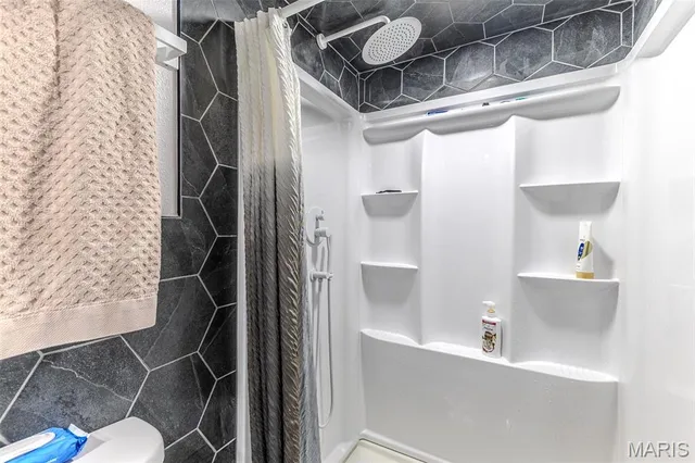 $286,900 | 20193 Southwest Oakwood Drive, Lebanon, MO 65536