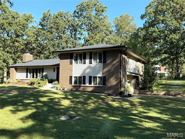 $286,900 | 20193 Southwest Oakwood Drive, Lebanon, MO 65536