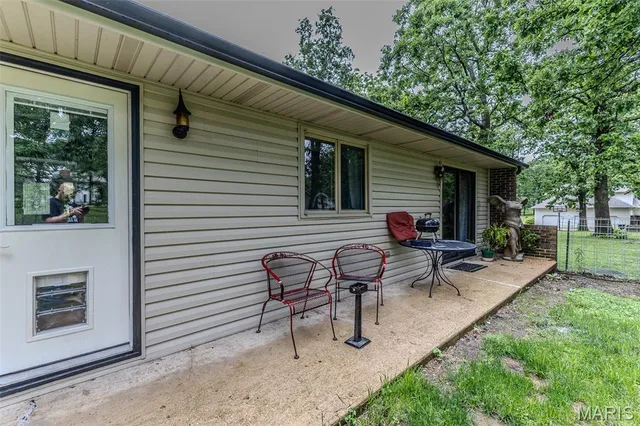 $286,900 | 20193 Southwest Oakwood Drive, Lebanon, MO 65536