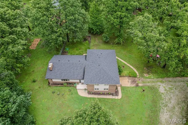 $286,900 | 20193 Southwest Oakwood Drive, Lebanon, MO 65536