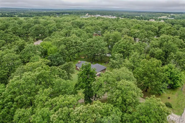 $286,900 | 20193 Southwest Oakwood Drive, Lebanon, MO 65536