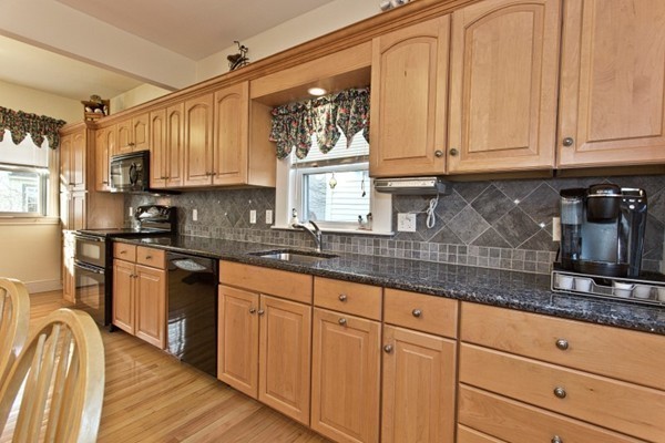 41 Spring Street Wakefield, MA 01880 - Photo 7 of 27