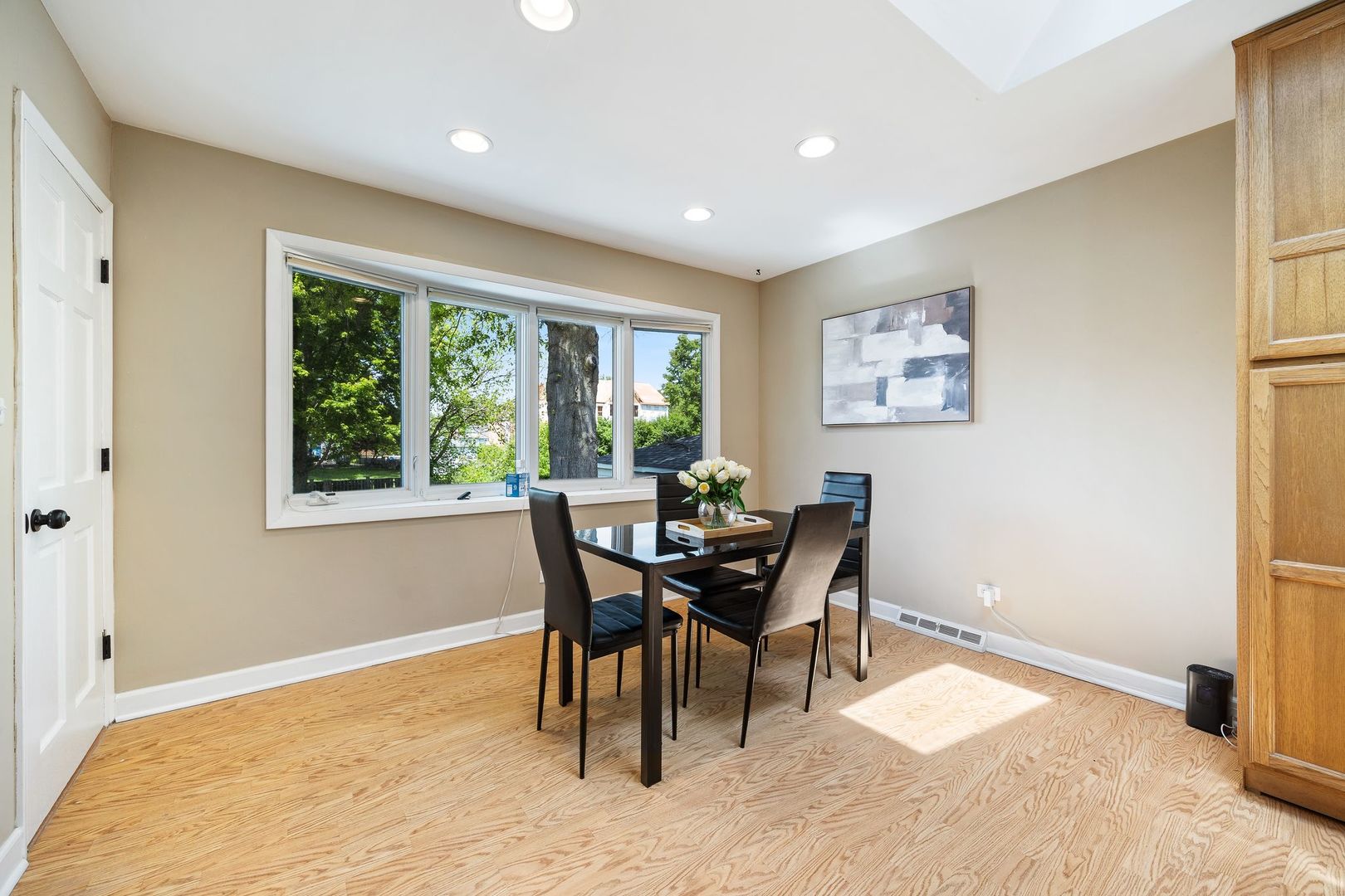 564 West Harrison Road Lombard, IL 60148 - Photo 8 of 33