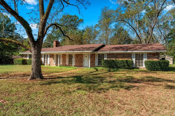 $225,000 | 102 Westwood Parkway, Naples, TX 75568