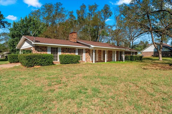 $225,000 | 102 Westwood Parkway, Naples, TX 75568