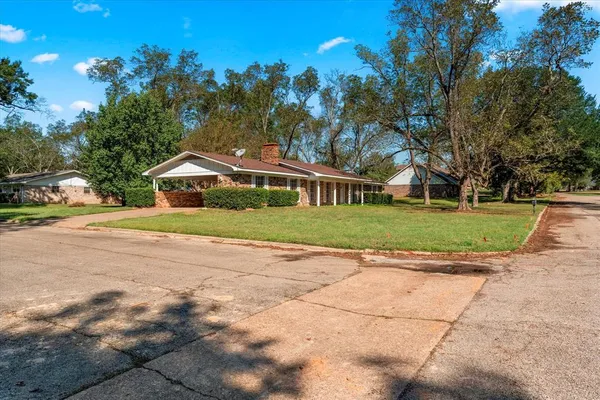 $225,000 | 102 Westwood Parkway, Naples, TX 75568