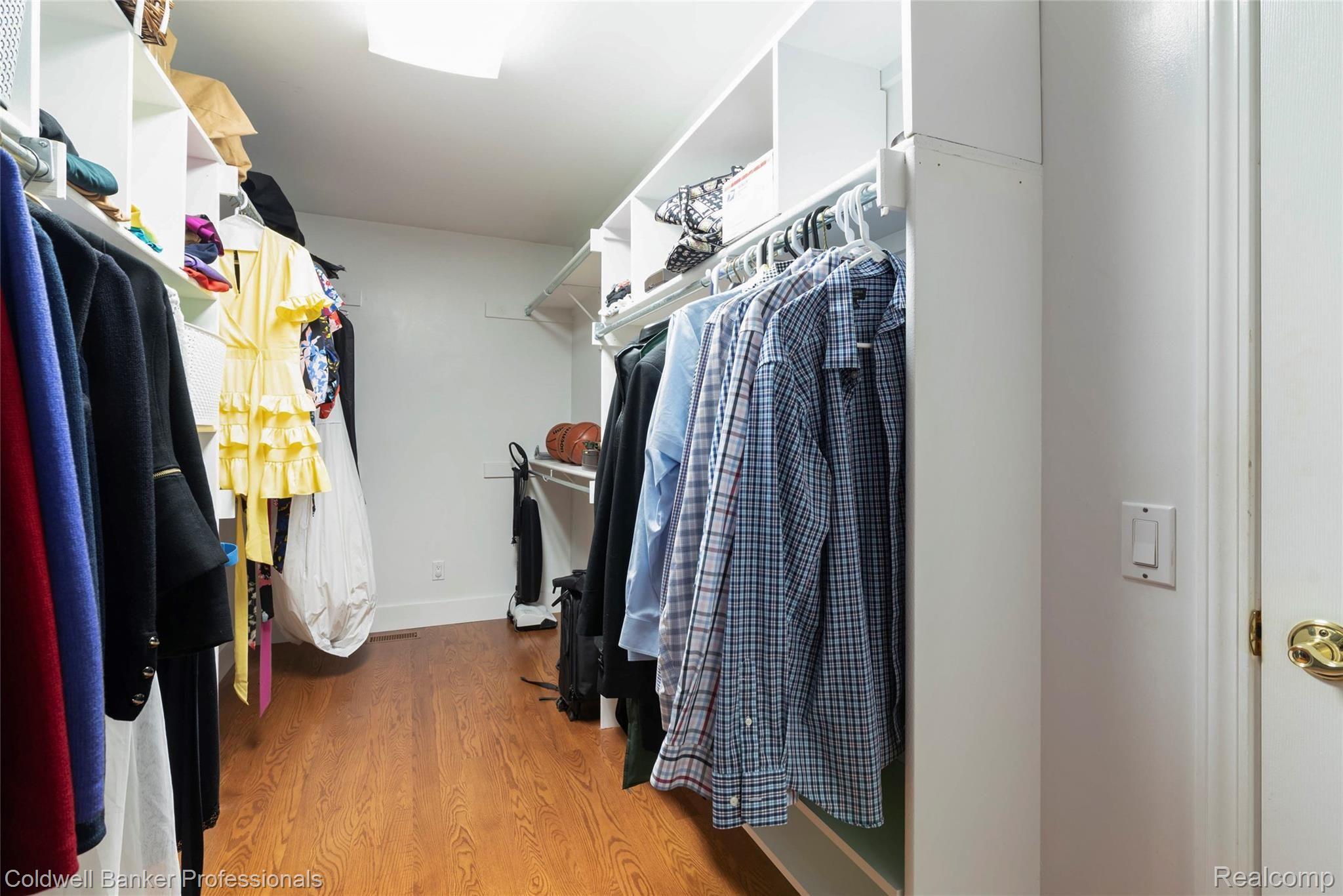 1040 Indianpipe Road Lake Orion, MI 48360 - Photo 21 of 41 Master Walk-In Closet with a Closet Organizing System