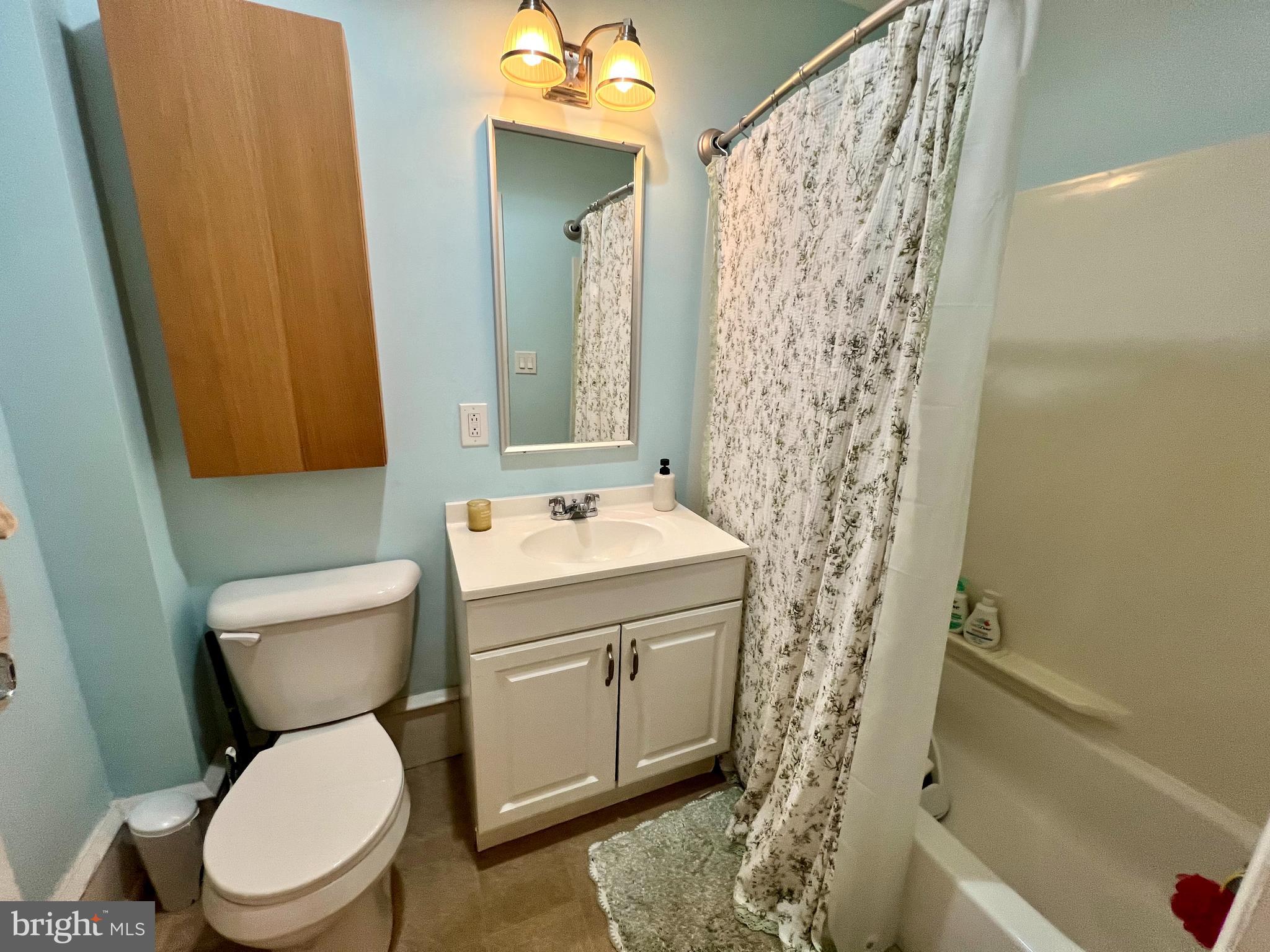 129 East Durham Street Philadelphia, PA 19119 - Photo 7 of 23 1st fl apt. full # 1 bathroom
