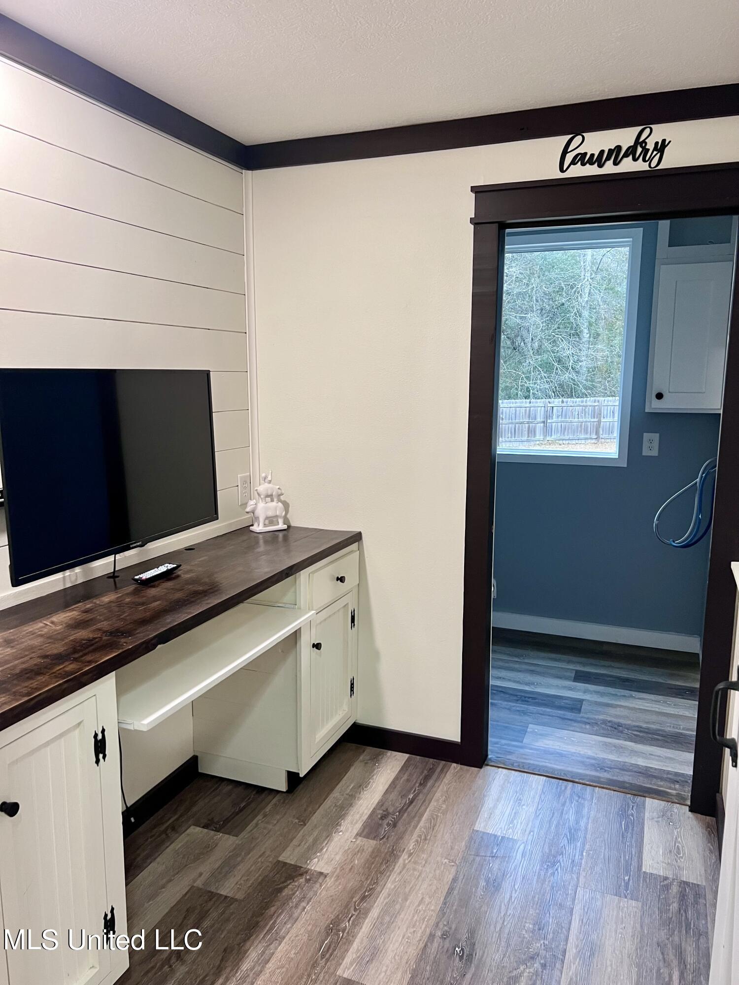 10182 Jim Ramsay Loop Vancleave, MS 39565 - Photo 13 of 19 Office / Laundry
