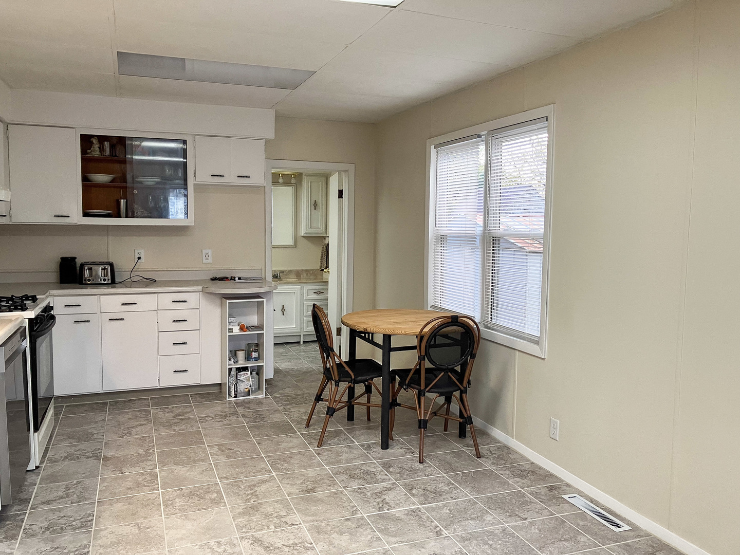 203 North Main Coleta, IL 61081 - Photo 12 of 33