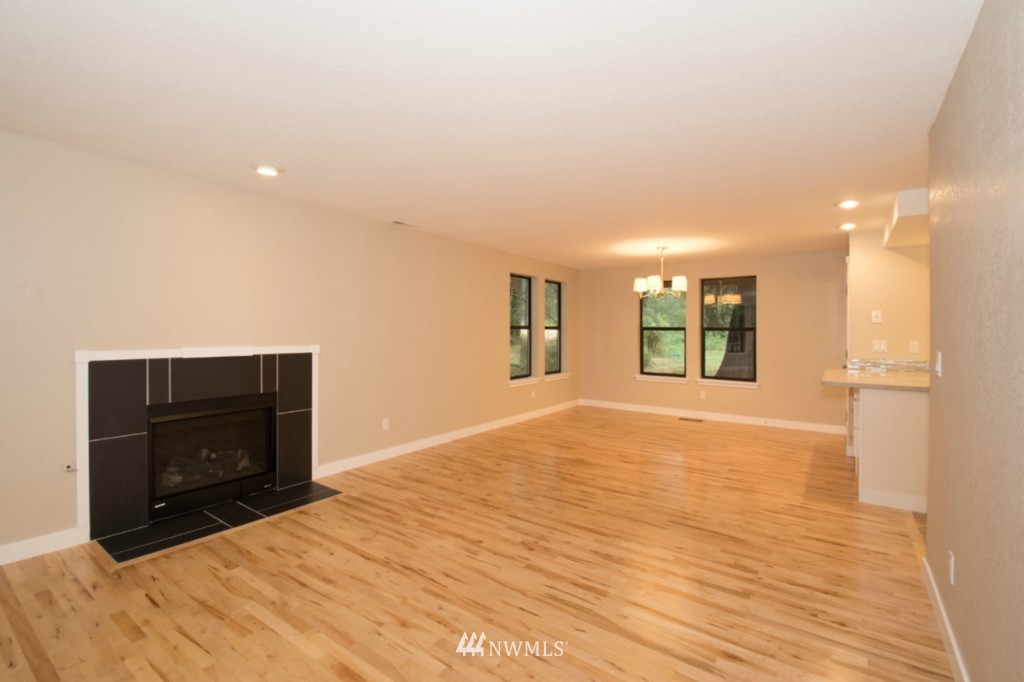 1815 Southwest Young Road Port Orchard, WA 98367 - Photo 5 of 20 Gallery Image 5