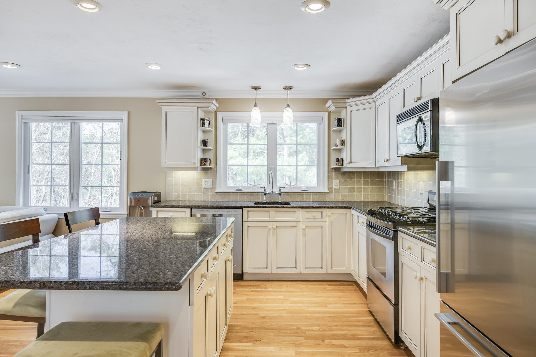 66 Frog Pond Close Mashpee, MA 02649 - Photo 11 of 49 9L4A9746