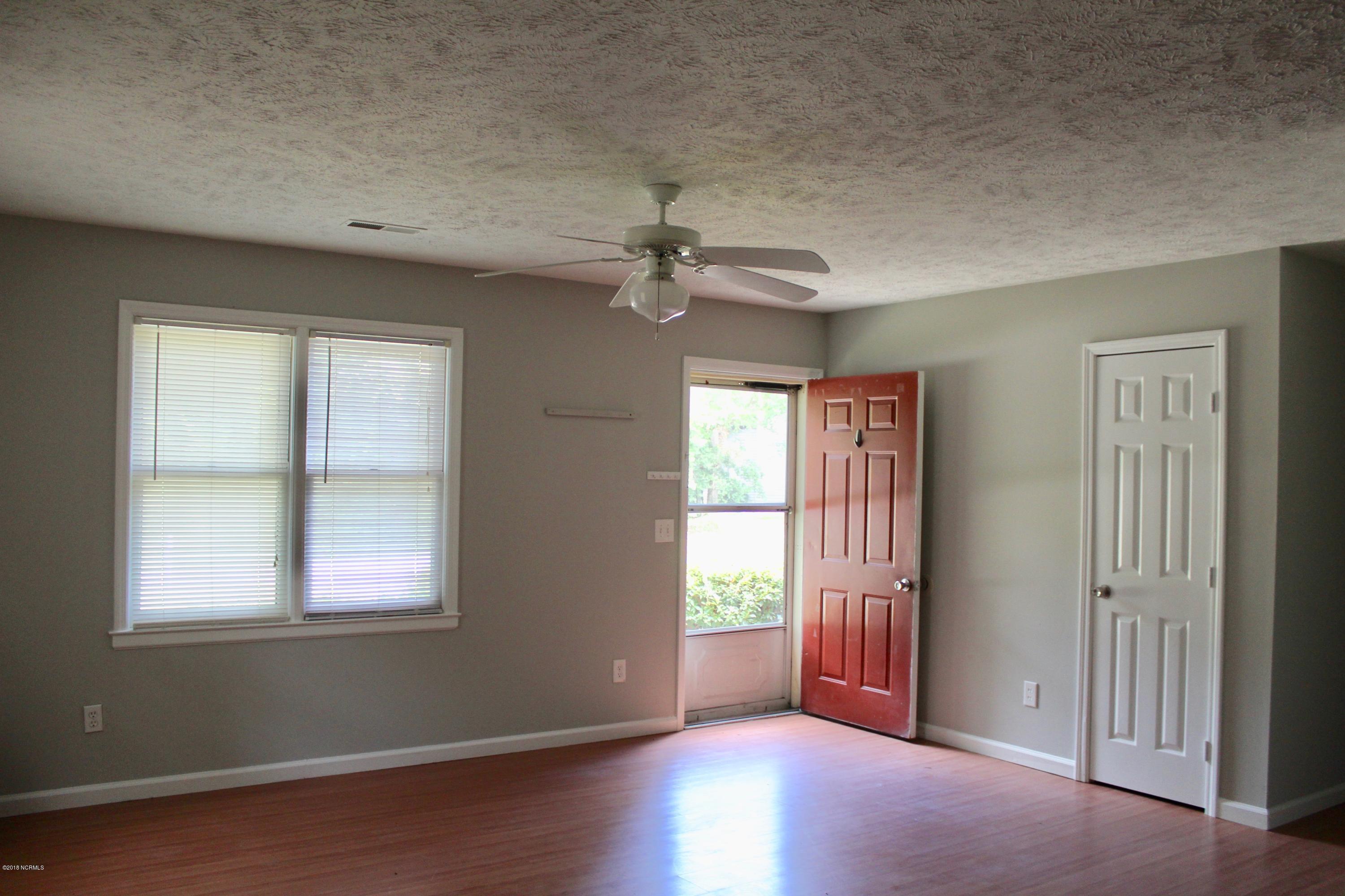 145 Graystone Road Wilmington, NC 28411 - Photo 6 of 19 IMG_3058