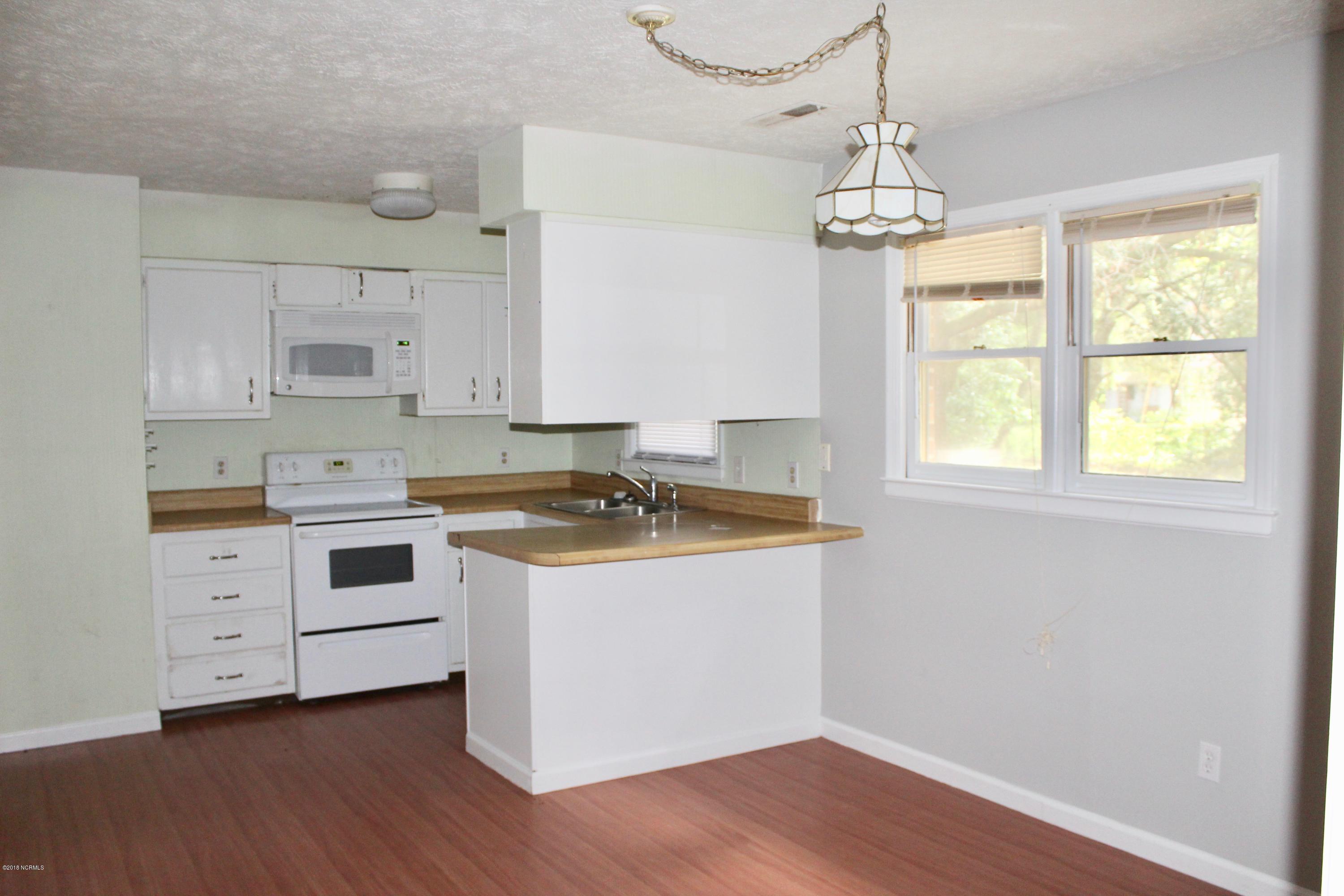 145 Graystone Road Wilmington, NC 28411 - Photo 8 of 19 IMG_3064