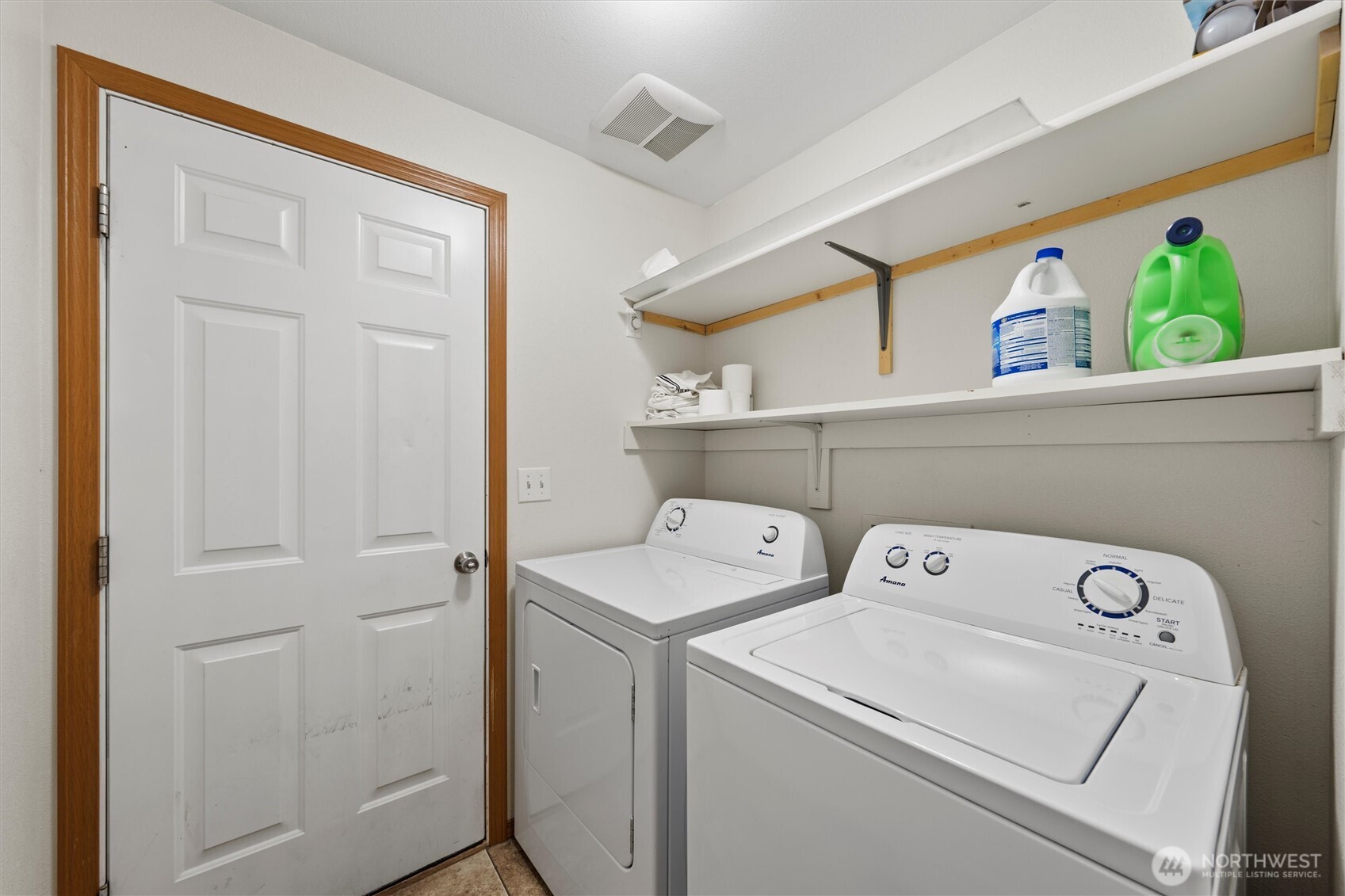 682 L Street Southeast Ephrata, WA 98823 - Photo 22 of 40 a utility room with dryer and washer