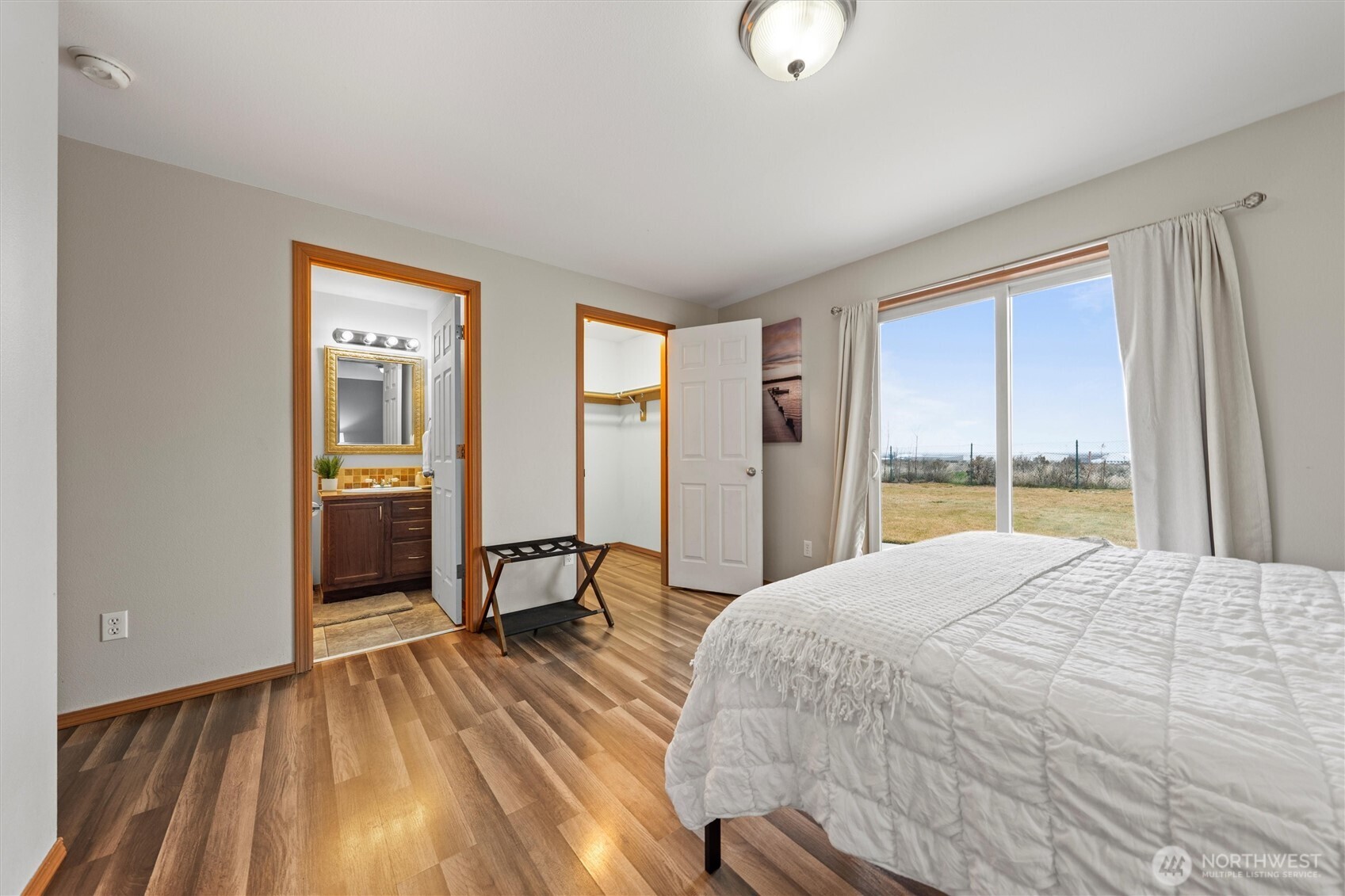 682 L Street Southeast Ephrata, WA 98823 - Photo 30 of 40 a bed sitting in a spacious bedroom next to a window