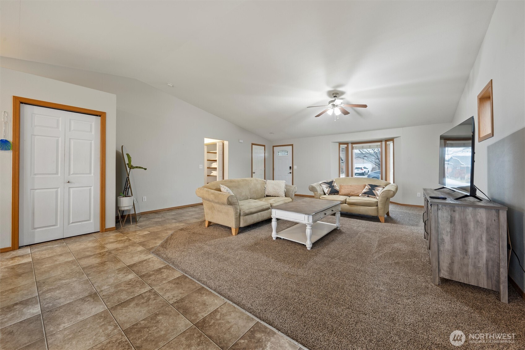 682 L Street Southeast Ephrata, WA 98823 - Photo 7 of 40 a living room with furniture and a window