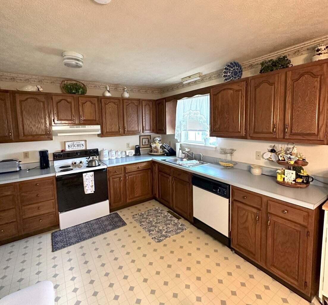 212 Ballard Road Berea, KY 40403 - Photo 9 of 24 20230913235205271727000000-o