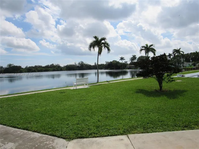 $1,595 | 2200 Park Lane, Unit 209, Hollywood, FL 33021