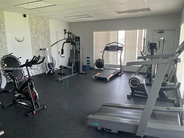 $1,595 | 2200 Park Lane, Unit 209, Hollywood, FL 33021