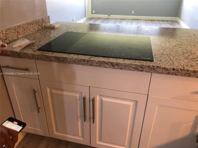 $1,595 | 2200 Park Lane, Unit 209, Hollywood, FL 33021