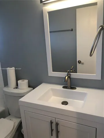 $1,595 | 2200 Park Lane, Unit 209, Hollywood, FL 33021