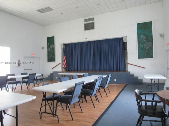 $1,595 | 2200 Park Lane, Unit 209, Hollywood, FL 33021