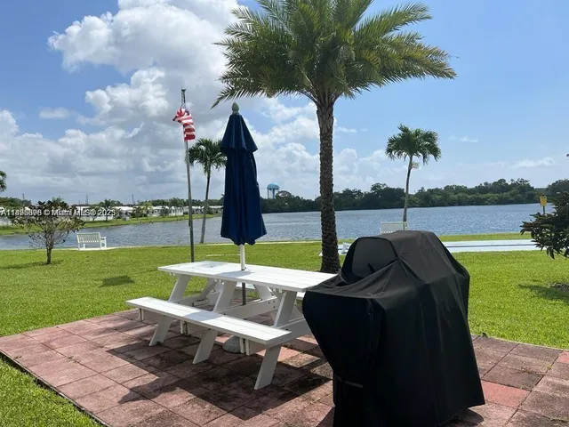 $1,595 | 2200 Park Lane, Unit 209, Hollywood, FL 33021