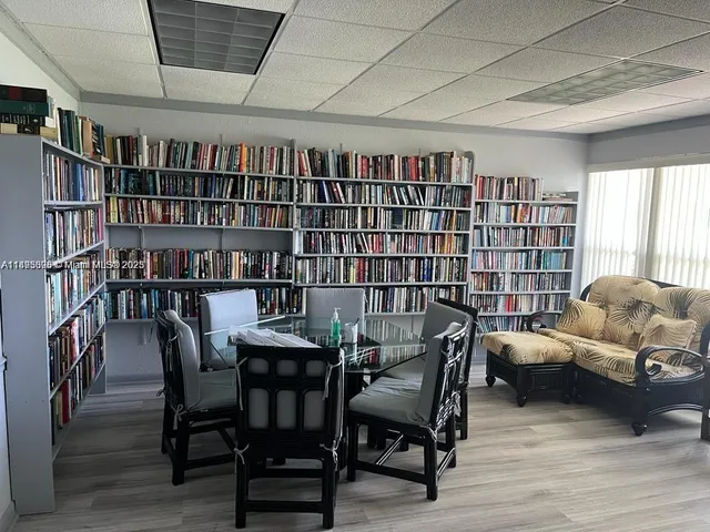 $1,595 | 2200 Park Lane, Unit 209, Hollywood, FL 33021