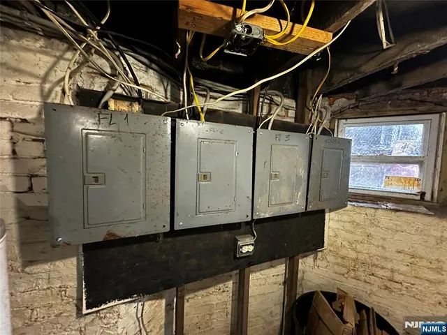 a view of utility room