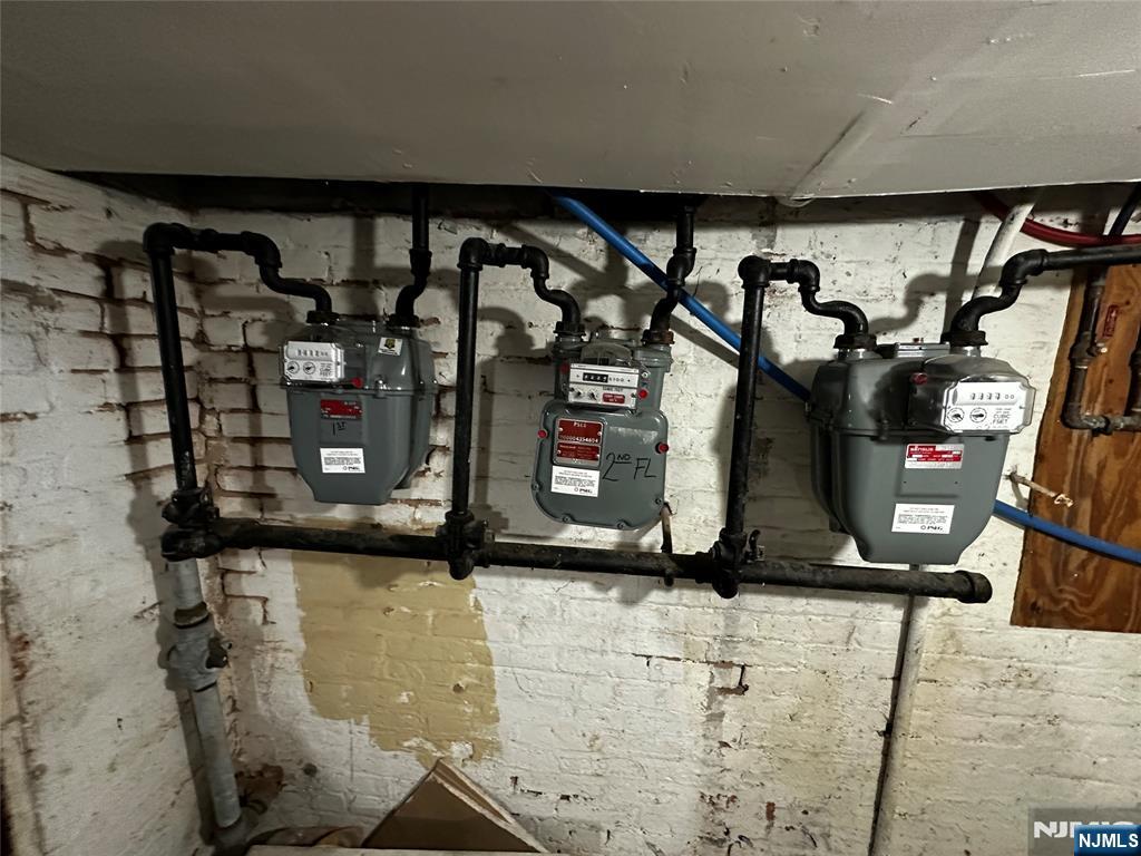 366 Summer Avenue Newark, NJ 07104 - Photo 18 of 22 a view of gym